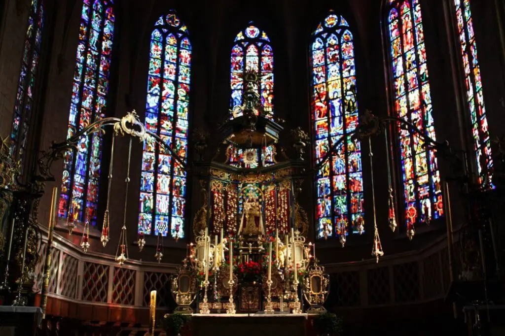 Der moderne Altarraum in der Kathedrale - Luxemburg Stadt Sehenswürdigkeiten